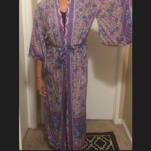 Maxi kimono with purple and pink designs